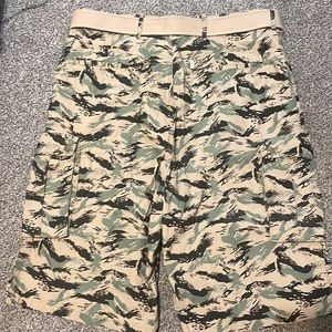 Levi’s men cargo shorts 38w